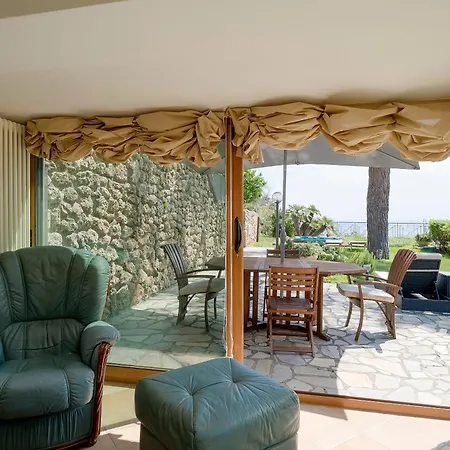 With Sea View Jacuzzi